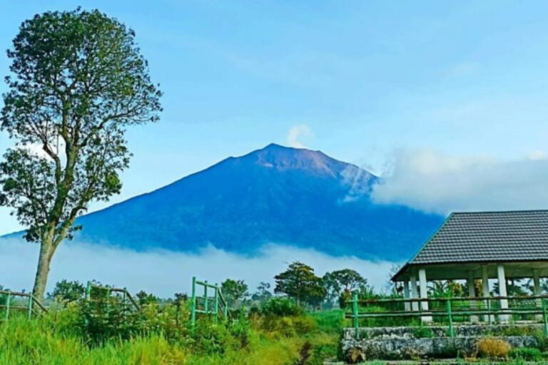 wisata gunung kerinci-jambi: panduan lengkap pendakian & pesona alam di atap sumatra