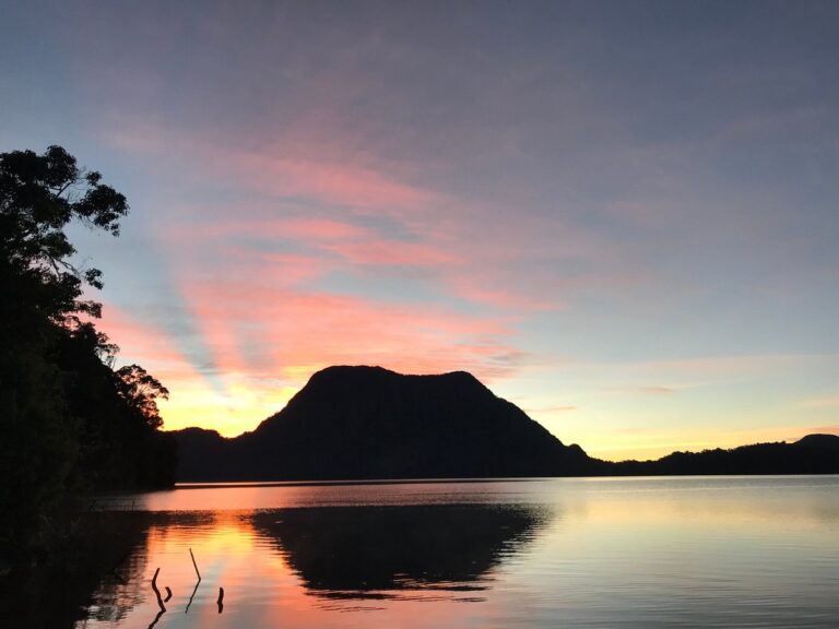 Wisata Danau Gunung Tujuh: Menyatu Dengan Keindahan Alam Di Puncak Sumatra