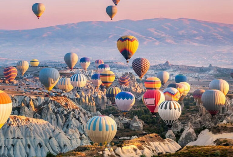 Pengalaman Balon Udara Terbaik di Cappadocia dan Serengeti: Petualangan Mewah di Langit Dunia